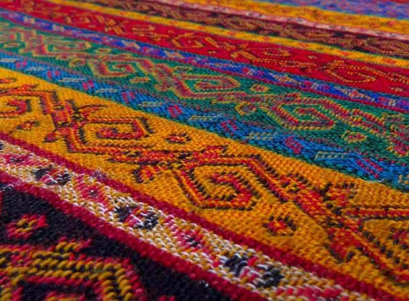 ETHAN RESTAURE TAPIS : Ethan Restaure Tapis en Île-de-France et Paris : Nettoyage, réparation, restauration de tapis en Île-de-France et Paris : Profitez de notre expertise en nettoyage et restauration de tapis anciens près de chez vous, en Île-de-France et Paris. Nos équipes se déplacent pour redonner vie à vos textiles les plus précieux :  dépoussiérage / dessablage  et nettoyage de tapis. Restauration de tapis et tapisserie, réparation de lisières, franges. Relainage. Création de teinte, ravivement des couleurs, traitement des trames, Ethan Restaure Tapis : Paris (75), les Hauts-de-Seine (92), la Seine-Saint-Denis (93), le Val-de-Marne (94), la Seine-et-Marne (77), les Yvelines (78), l'Essonne (91) et le Val-d’Oise (95)