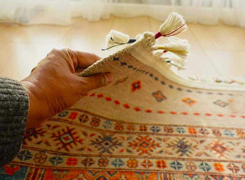 ETHAN RESTAURE TAPIS : Ethan Restaure Tapis en Île-de-France et Paris : Nettoyage, réparation, restauration de tapis en Île-de-France et Paris : Profitez de notre expertise en nettoyage et restauration de tapis anciens près de chez vous, en Île-de-France et Paris. Nos équipes se déplacent pour redonner vie à vos textiles les plus précieux :  dépoussiérage / dessablage  et nettoyage de tapis. Restauration de tapis et tapisserie, réparation de lisières, franges. Relainage. Création de teinte, ravivement des couleurs, traitement des trames, Ethan Restaure Tapis : Paris (75), les Hauts-de-Seine (92), la Seine-Saint-Denis (93), le Val-de-Marne (94), la Seine-et-Marne (77), les Yvelines (78), l'Essonne (91) et le Val-d’Oise (95)