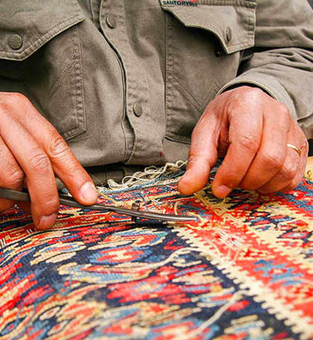 Réparation tapis et tapisserie - ETHAN RESTAURE TAPIS en Île-de-France et Paris: Réparation restauration de tapis et tapisserie : réparation des lisières, restauration des franges de tapis, traitement des trames, resserrage des nœuds de tapis. Partout en Île-de-France et Paris.  Ethan Restaure Tapis est à votre service !  Paris (75), les Hauts-de-Seine (92), la Seine-Saint-Denis (93), le Val-de-Marne (94), la Seine-et-Marne (77), les Yvelines (78), l'Essonne (91) et le Val-d’Oise (95)