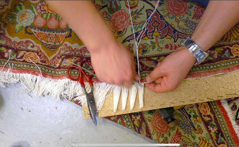 Réparation tapis et tapisserie - ETHAN RESTAURE TAPIS en Île-de-France et Paris: Réparation restauration de tapis et tapisserie : réparation des lisières, restauration des franges de tapis, traitement des trames, resserrage des nœuds de tapis. Partout en Île-de-France et Paris.  Ethan Restaure Tapis est à votre service !  Paris (75), les Hauts-de-Seine (92), la Seine-Saint-Denis (93), le Val-de-Marne (94), la Seine-et-Marne (77), les Yvelines (78), l'Essonne (91) et le Val-d’Oise (95)